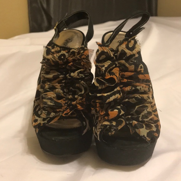 Peep toe cheetah print heels - Picture 4 of 4